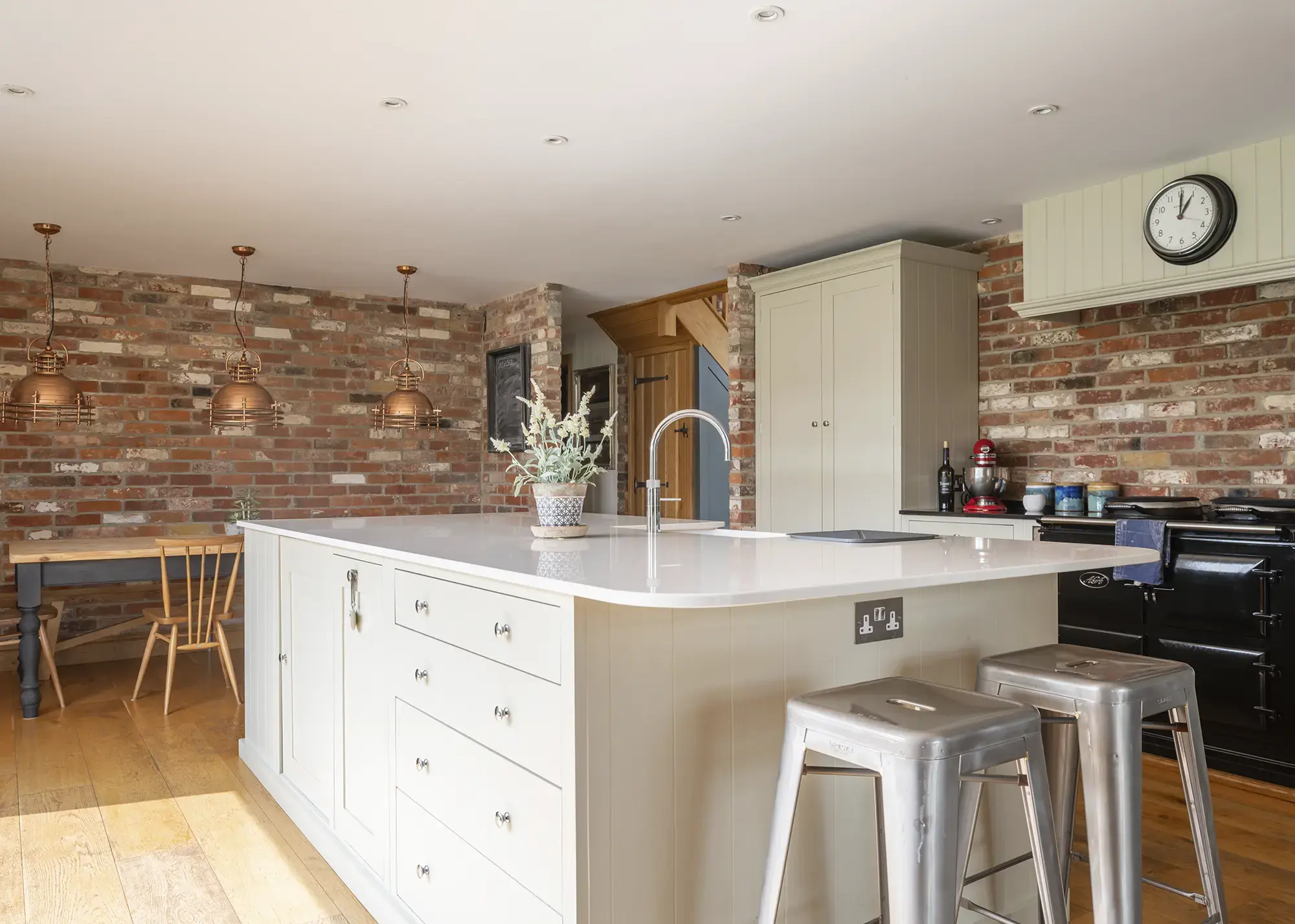 Rural Barn in Hampshire Upgraded with a Light-Filled Oak Frame Extension