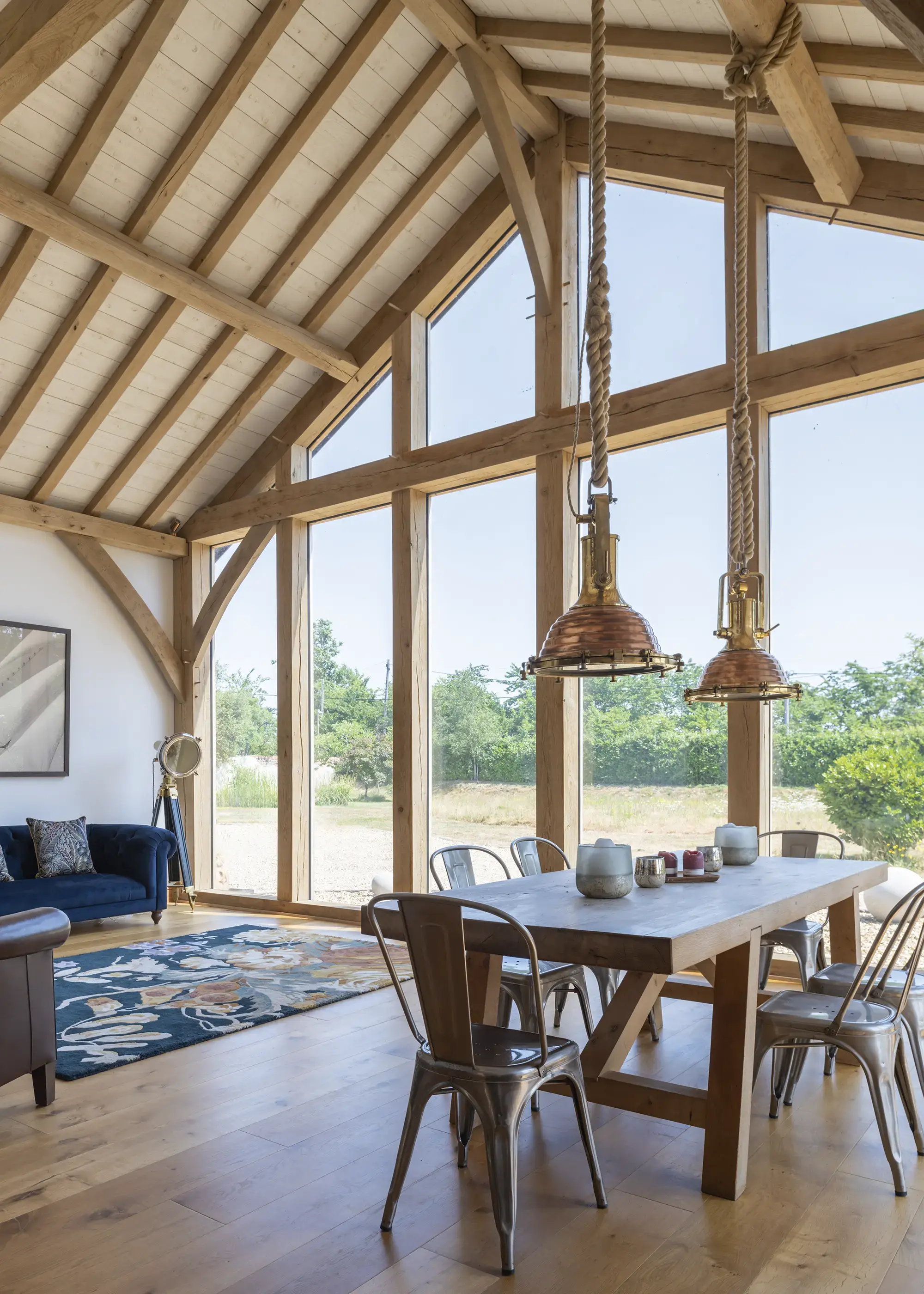 Rural Barn in Hampshire Upgraded with a Light-Filled Oak Frame Extension