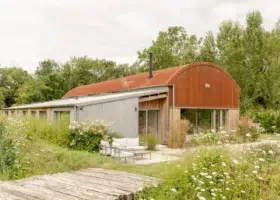Sensitive Dutch barn conversion in Kent with low-carbon upgrades