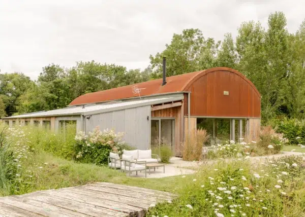 Sensitive Dutch barn conversion in Kent with low-carbon upgrades