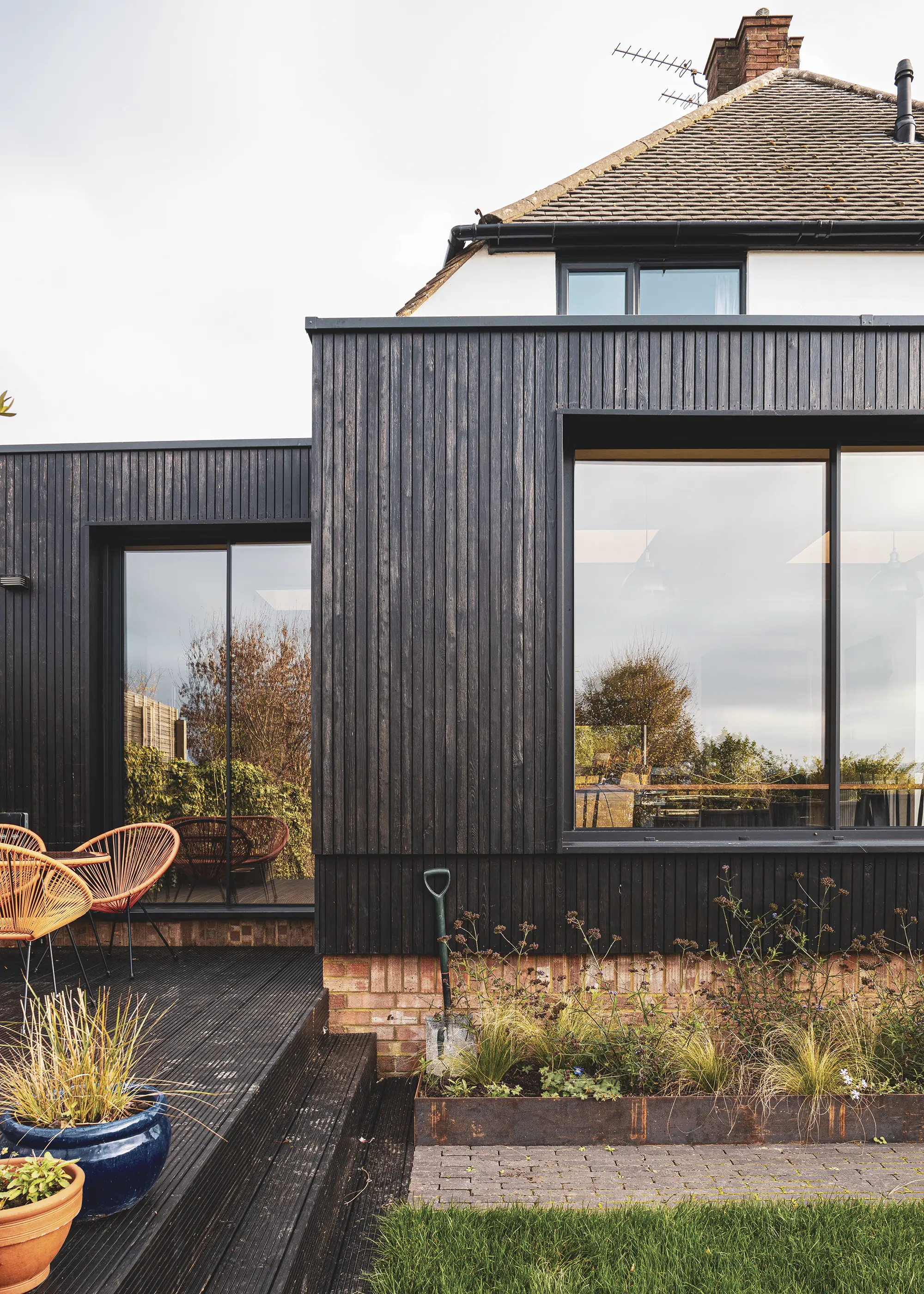 1950s House Opened Up to the Garden with a Timber-Clad Extension