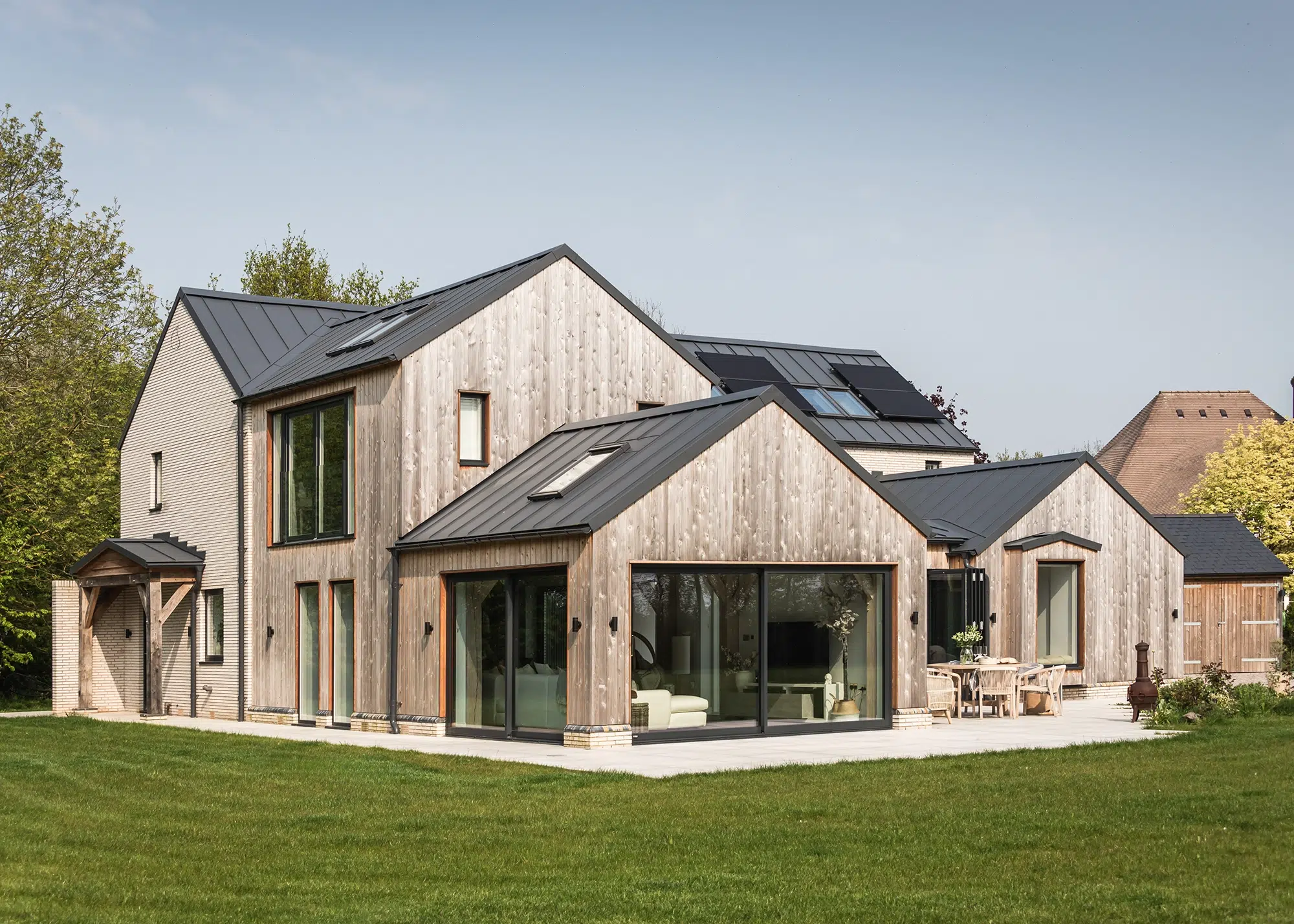 Eco-friendly, high-performance oak frame house in Suffolk