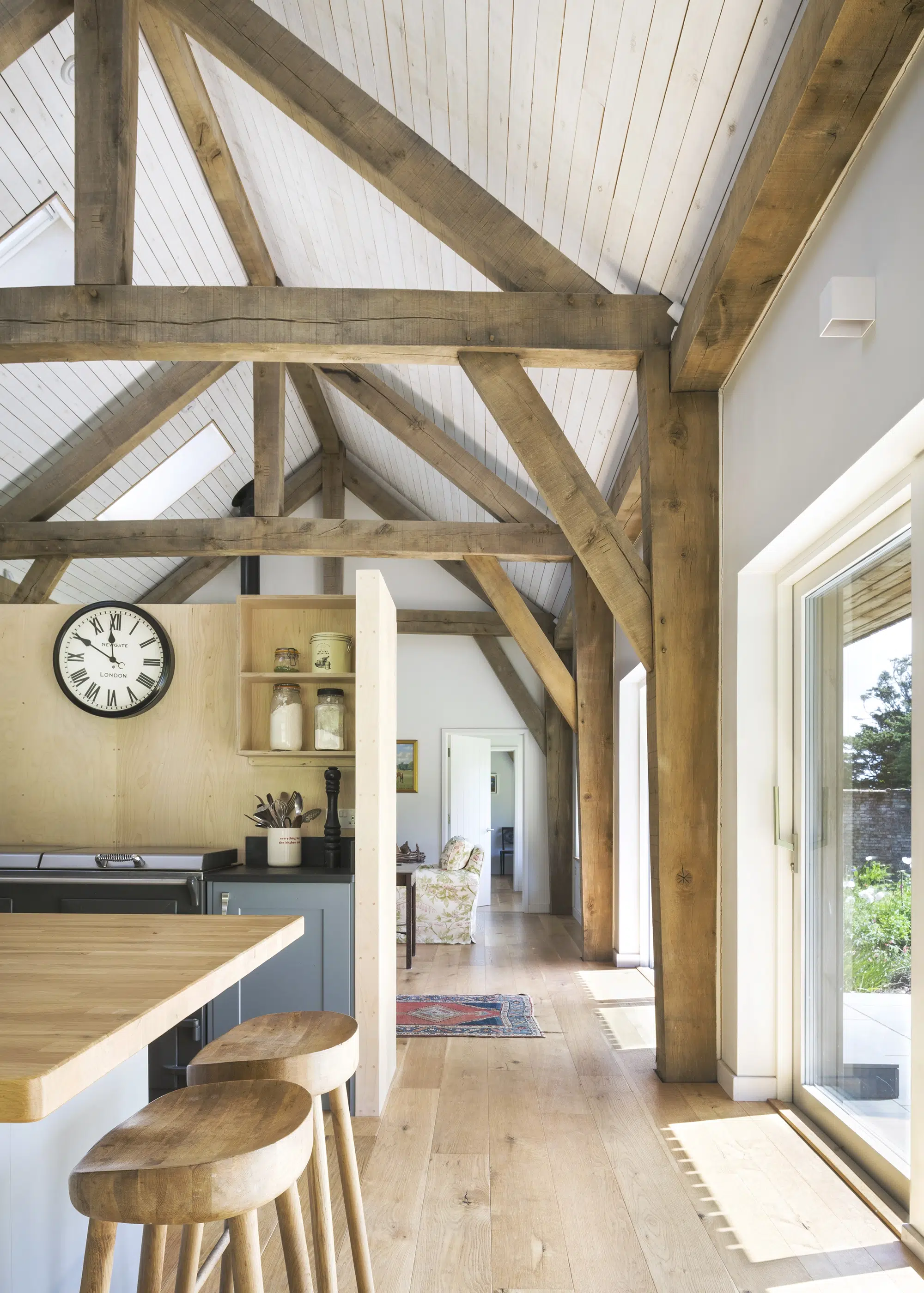 Contemporary barn-style oak frame build