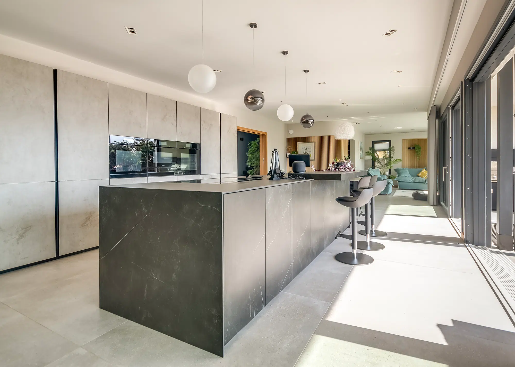 Super Energy-Efficient Turnkey Home Built on a Serene Garden Plot