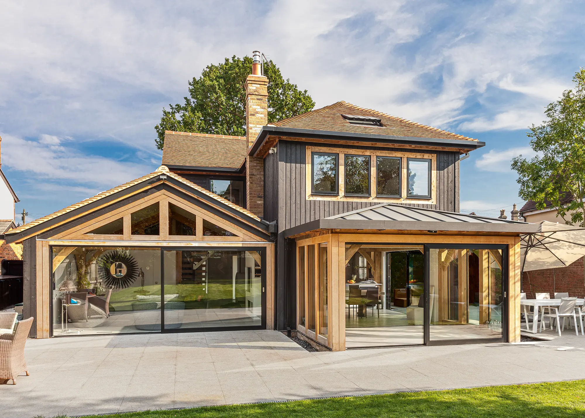 Striking oak frame home in Hertfordshire with a seamless indoor-outdoor connection