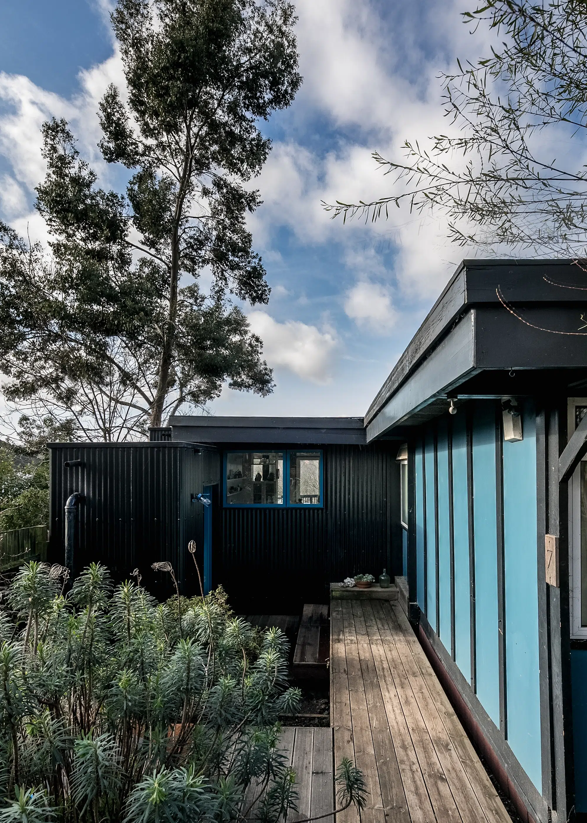 Metal-clad extension designed to maximise the surrounding views