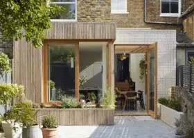 Extension or Conservatory – What's the Difference & Which is Right for You?