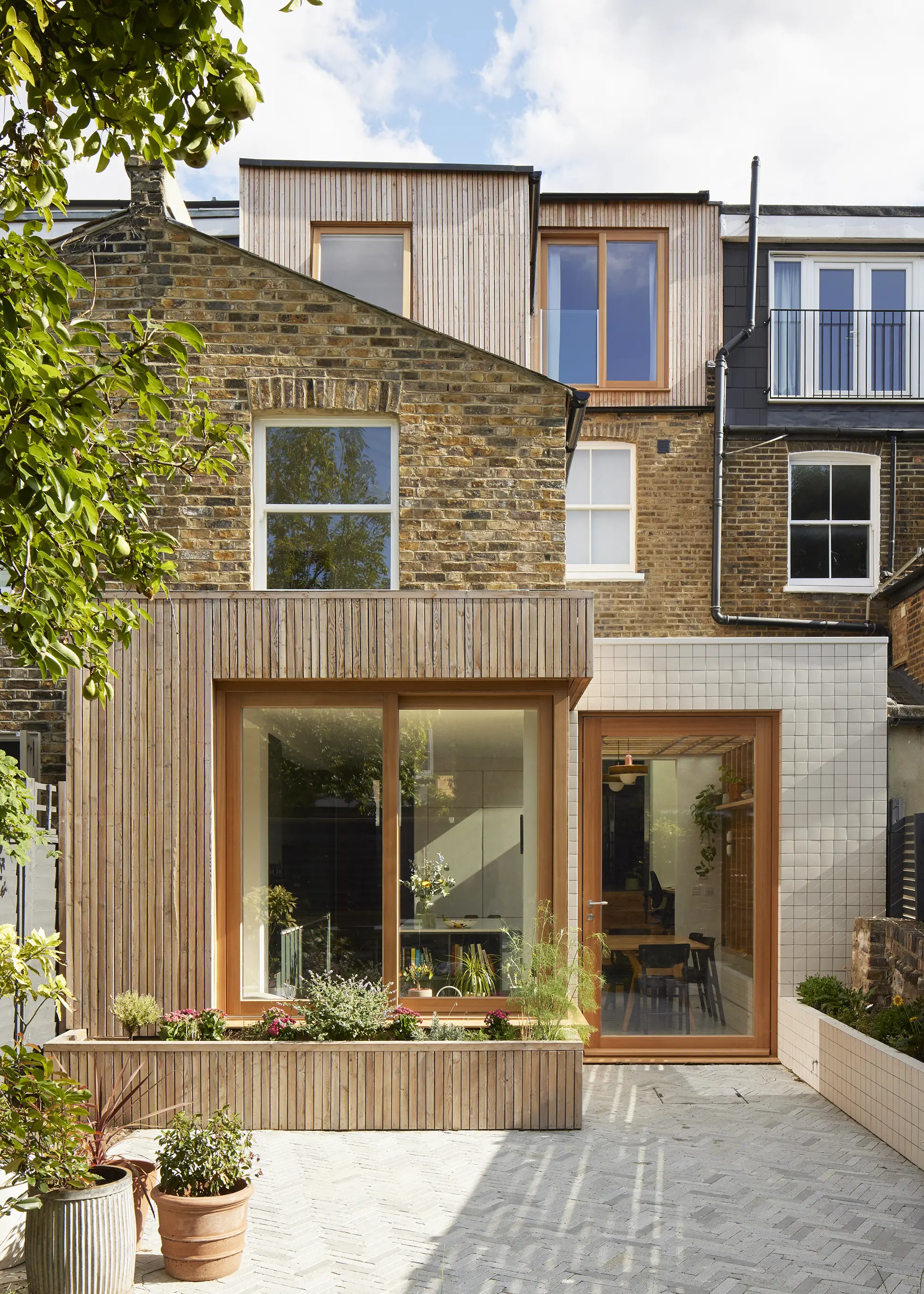Extension or Conservatory – What's the Difference & Which is Right for You?