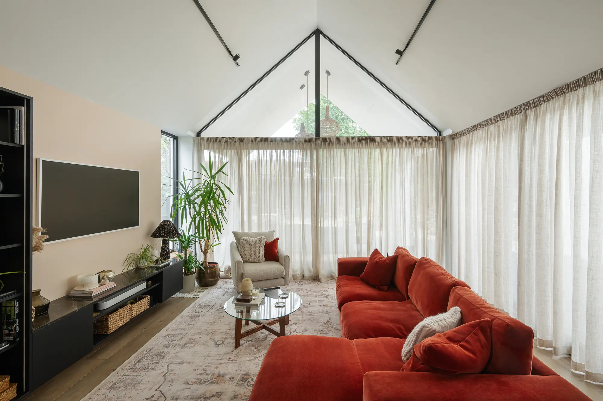 Sleek Modern House Built in the Garden of a Cotswolds Home