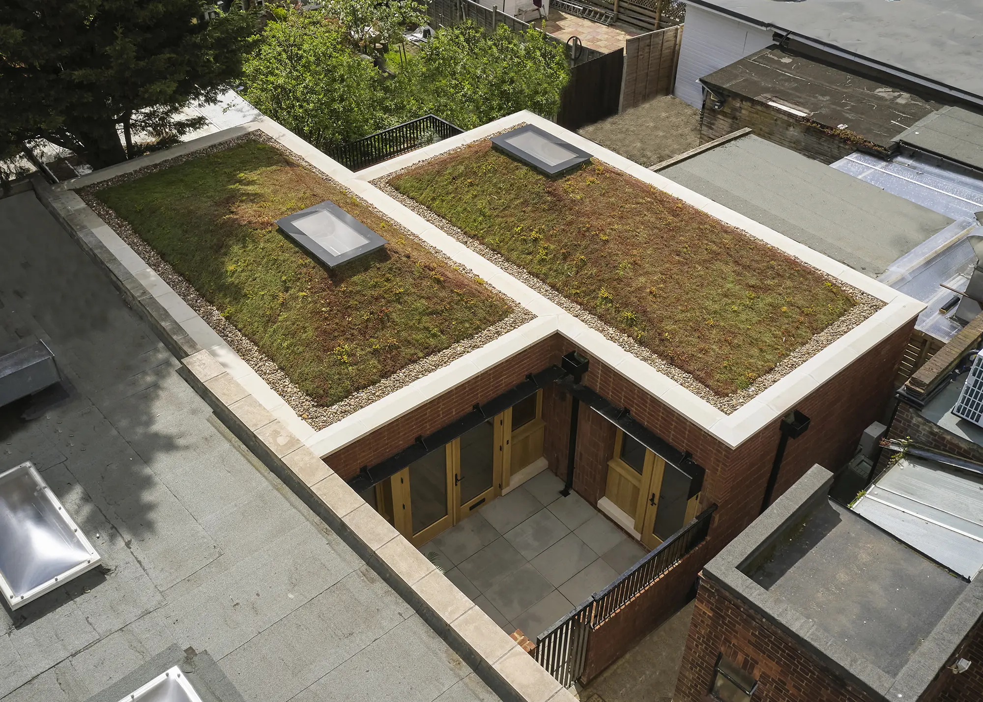 Brick bungalow built on a challenging urban plot