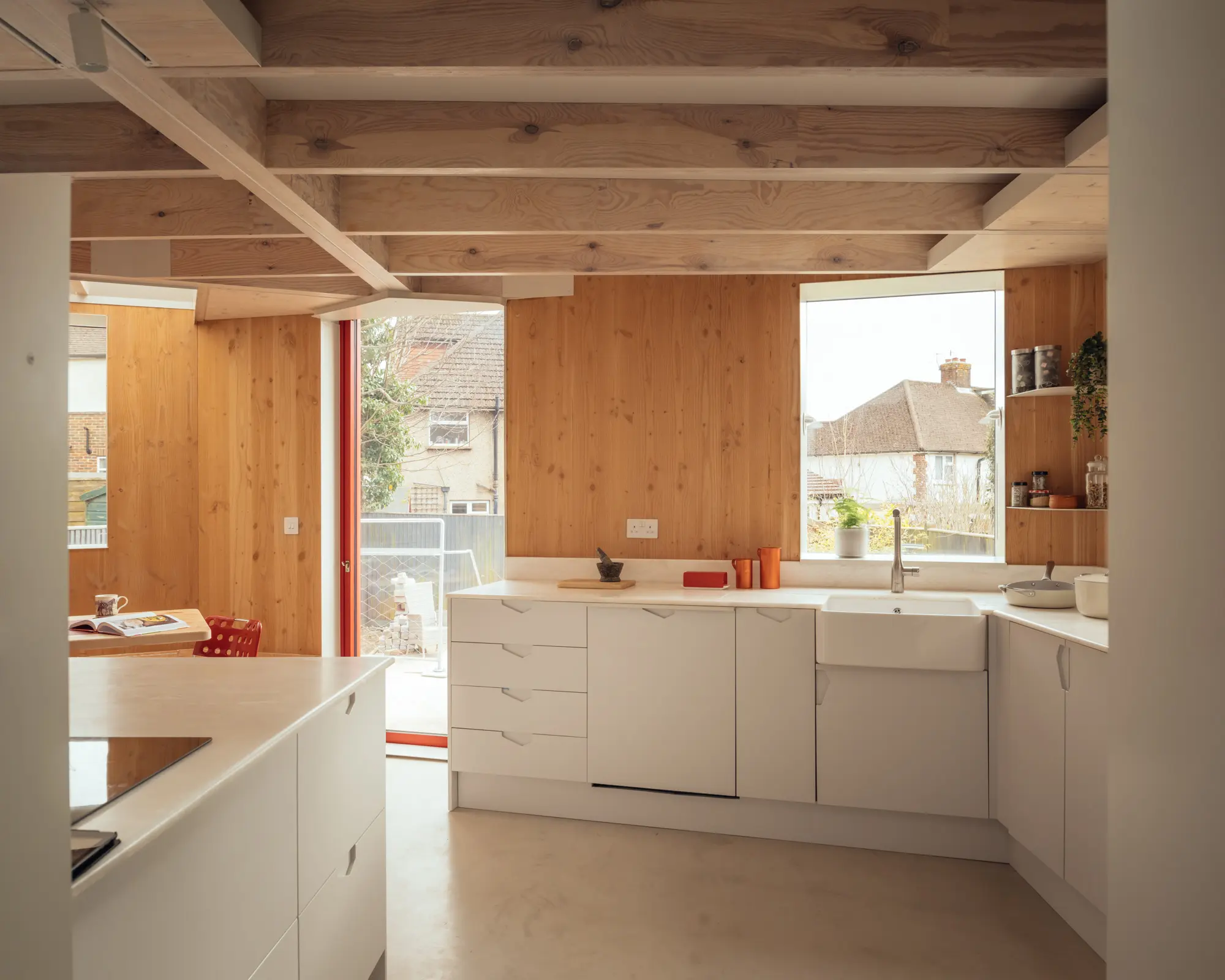 Adaptable extension built using a cantilevered structure