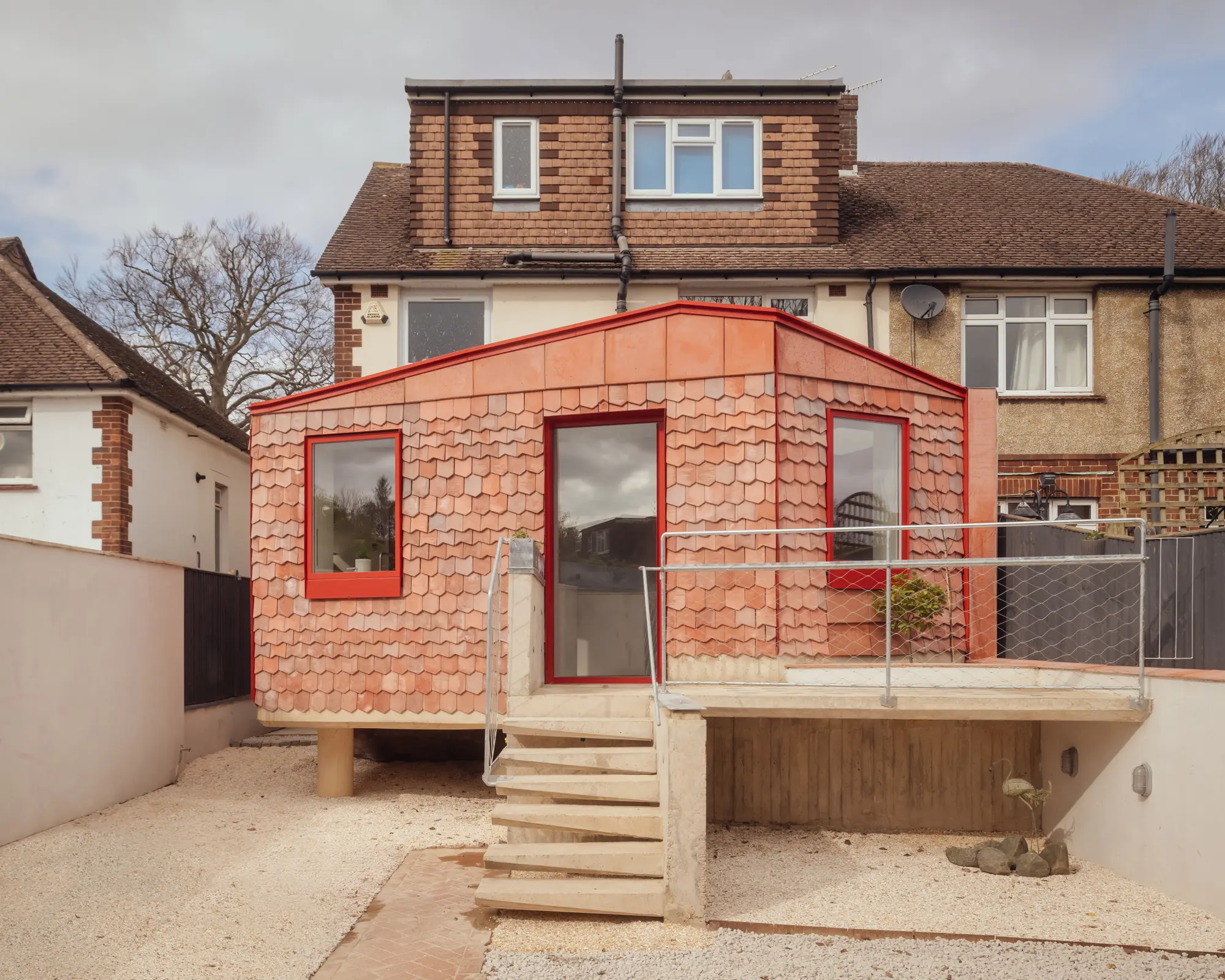 Adaptable extension built using a cantilevered structure