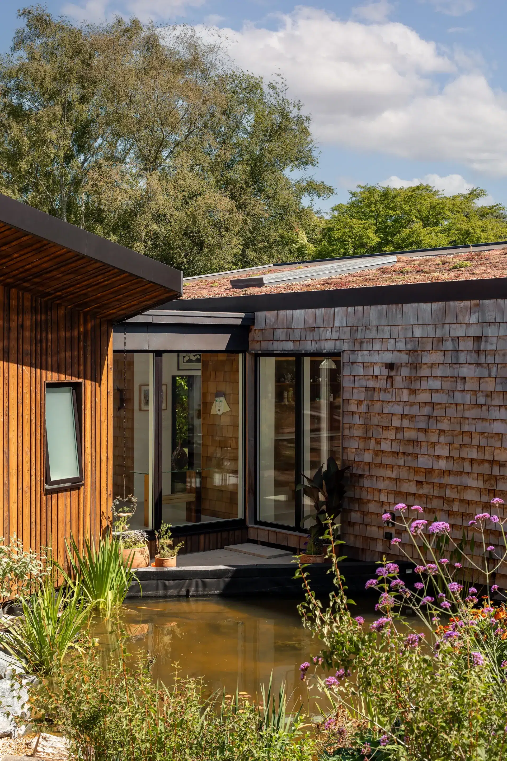 Stunning ICF Home with a Butterfly-Style Split Roof, Set in Beautifully Landscaped Gardens