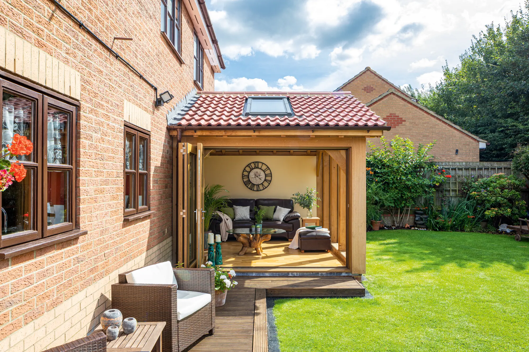 Compact oak frame garden extension