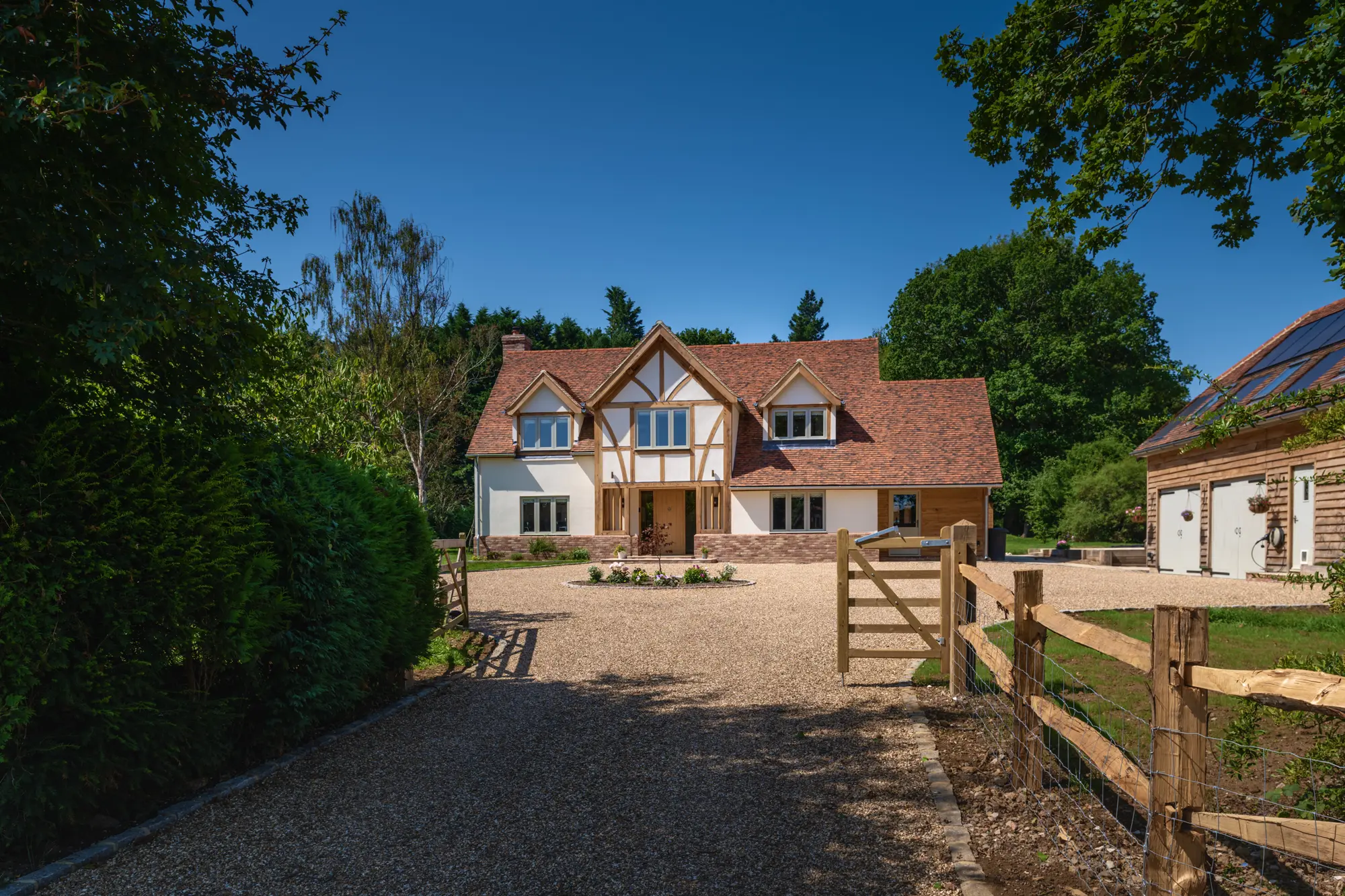1930s Bungalow in Kent Replaced with a Charming 1.5-Storey Oak Frame Home