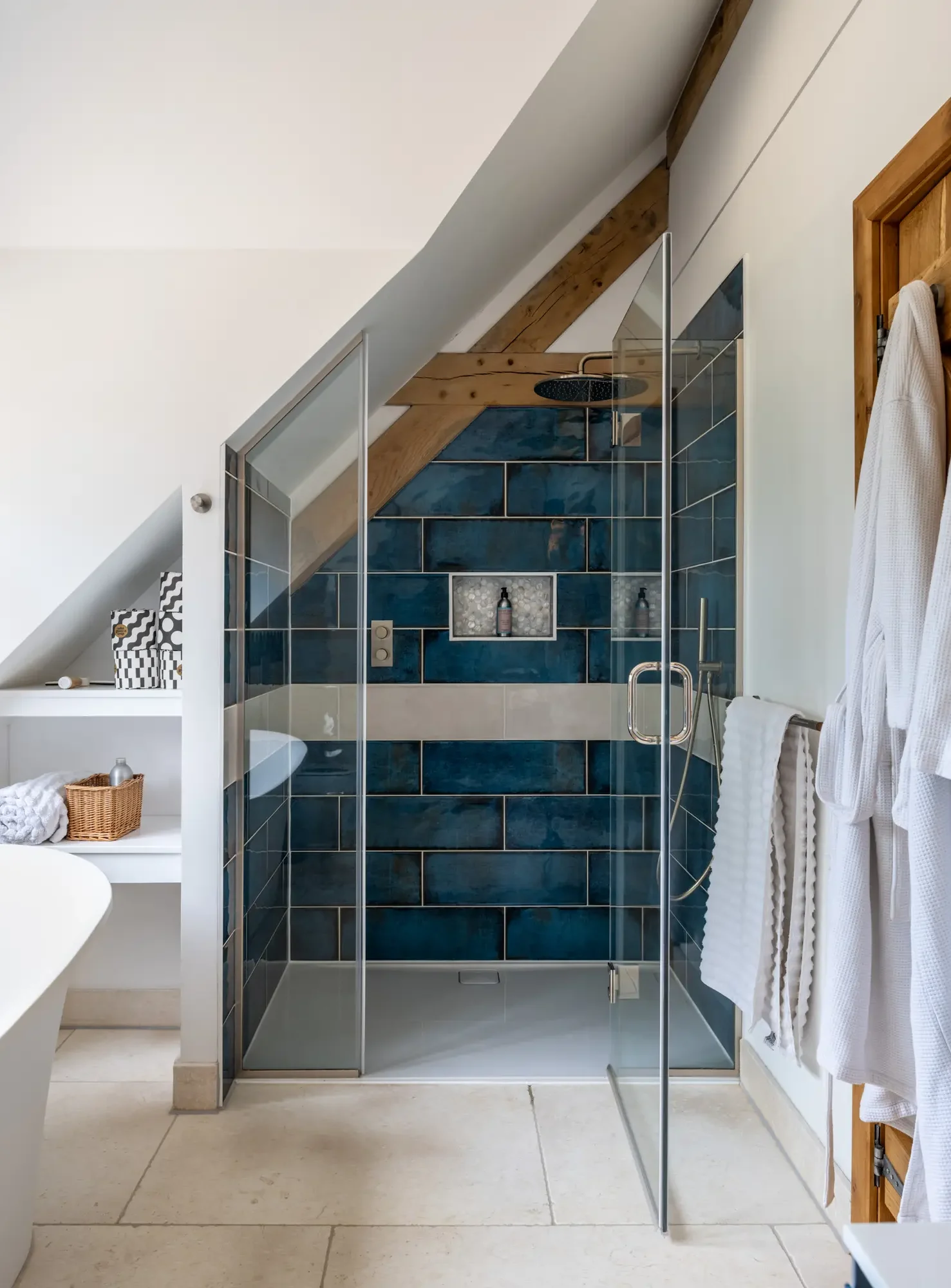 1930s Bungalow in Kent Replaced with a Charming 1.5-Storey Oak Frame Home
