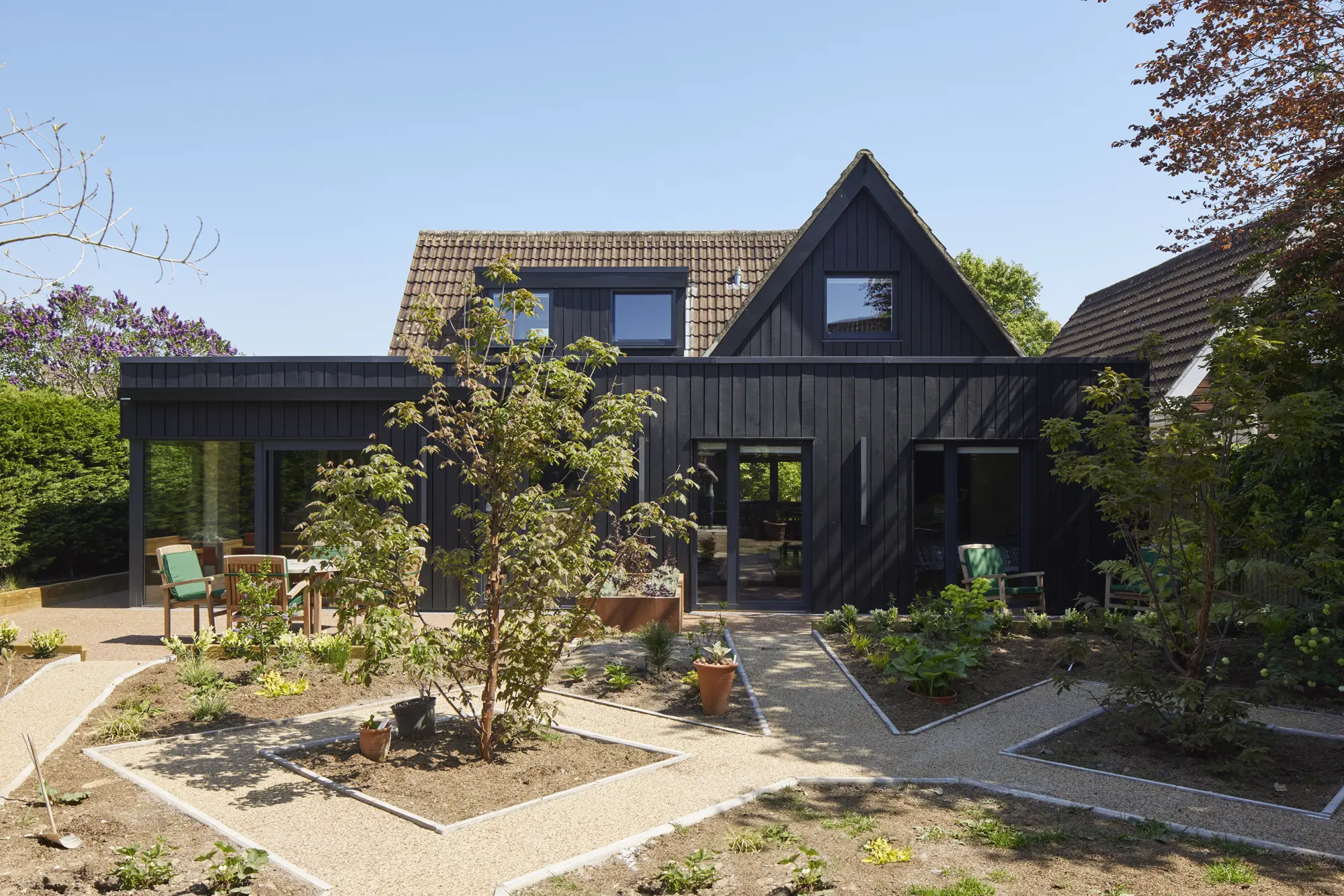 1970s Bungalow in Hampshire Upgraded with an Award-Winning Hands-on Retrofit